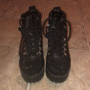 buzzer boot steve madden